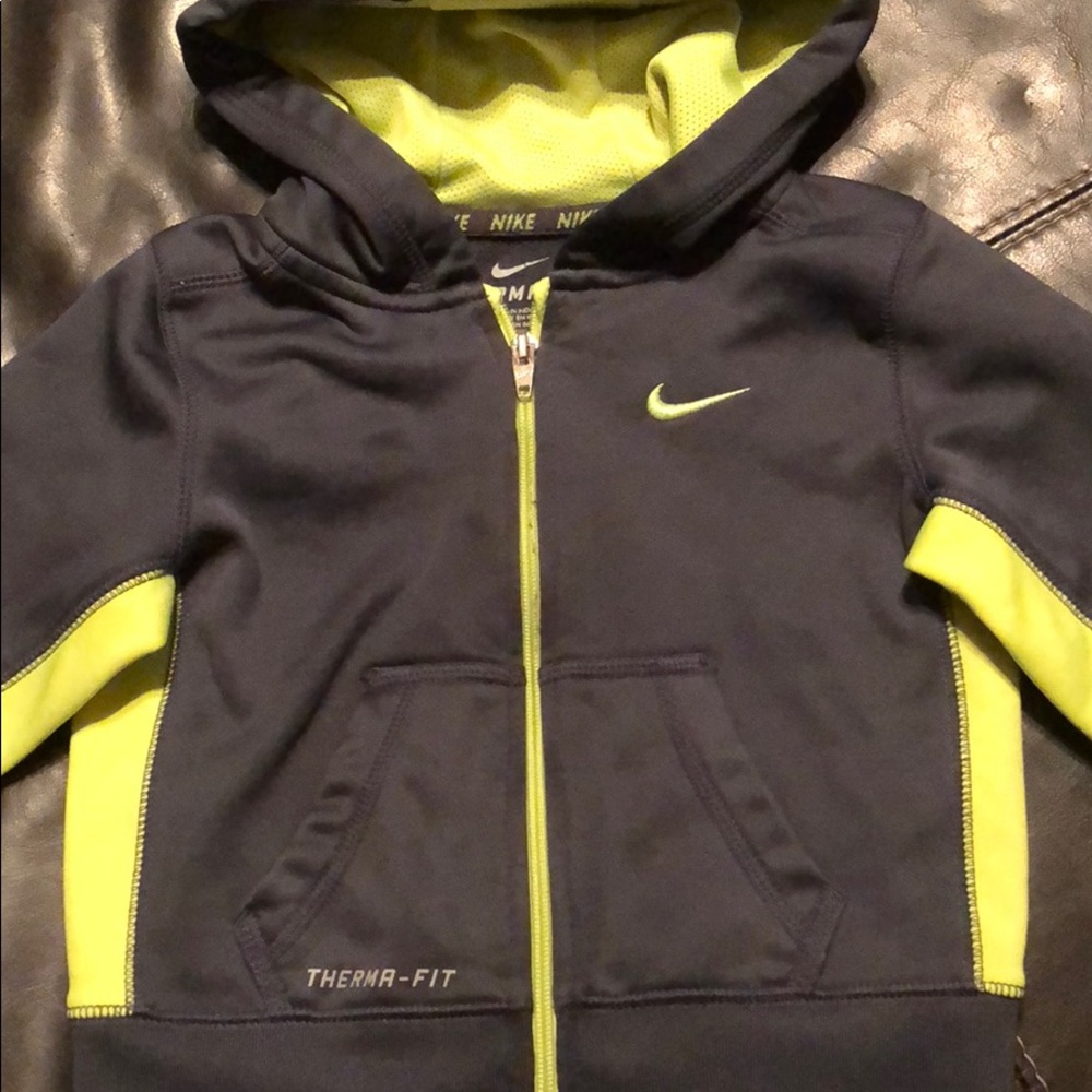 2T NIKE thermafit zip up Hooded Jacket